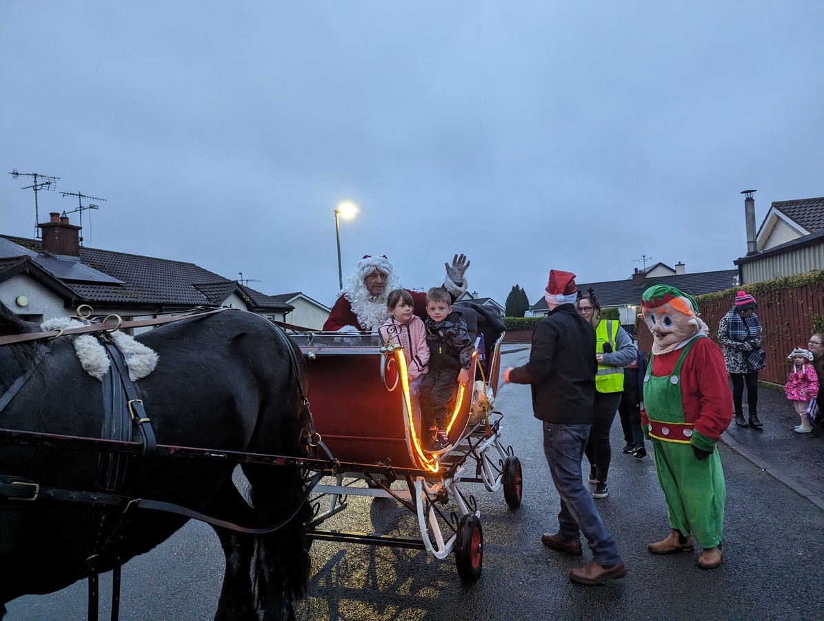 Santa Visits Killen 2022 - Coolough Drive  (2)